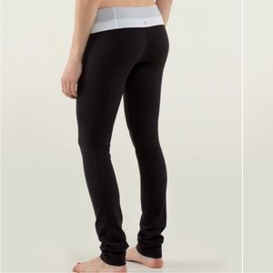 Lululemon Skinny Groove Pant *Full-On Luon
Wee Stripe White Heathered Medium